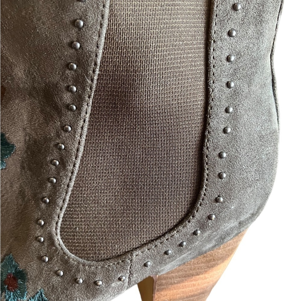 Crown Vintage Beige  Green Embossed Beads Suede 2.5” Heeled Ankle Boots SlipOn 6 - Picture 5 of 12